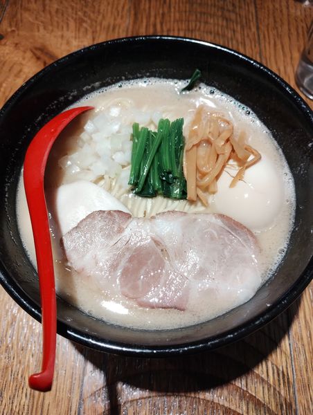 「味玉豚骨醤油ラーメン(大盛)」@麺屋 わくやの写真