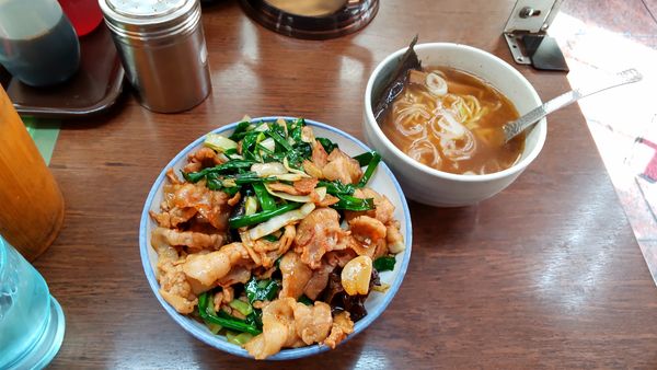 「半ラーメン」@まぐろラーメン 大門の写真