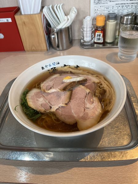 「醤油チャーシュー麺大盛り　ライス」@魚介系醤油拉麺専科 海空土の写真