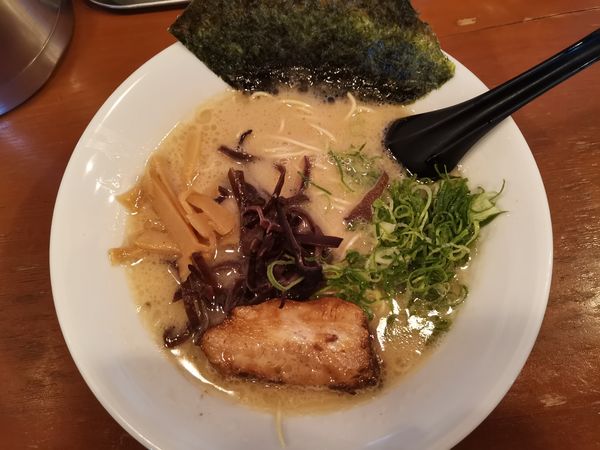 「博多豚骨らぁめん」@博多拉麺 一休 本店の写真