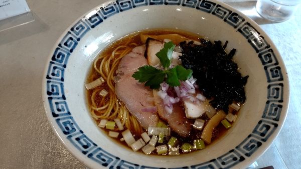 「鶏と貝出汁の中華そば　900円」@八二軒の写真