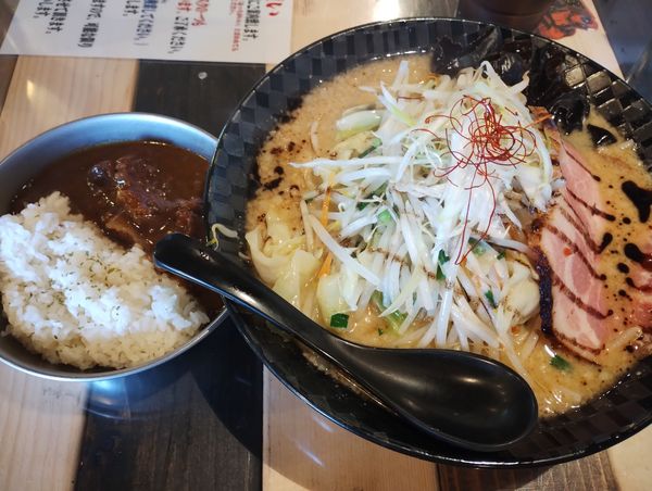 「味噌タンメン(大盛)(日替わりカレー)」@麺屋 燦鶴の写真