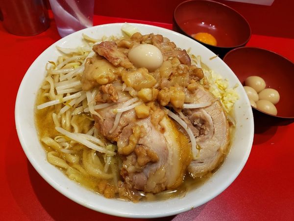 「麺少なめ280g うずら 生玉子」@麺屋HEROの写真
