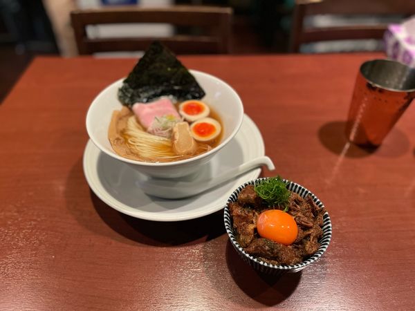 「津軽煮干し中華蕎麦（味玉入り）¥900」@酒肴場 屯の写真