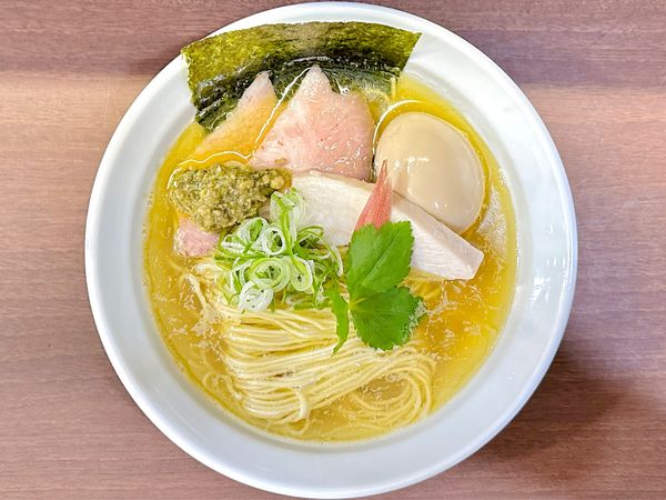 「★上中華 味玉 貝と煮干しの潮🍜¥1,080」@メヂカそば 吟魚の写真
