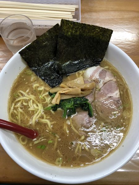 「ラーメン(大盛り)」@横浜ラーメン あばん 上尾西口駅前店の写真