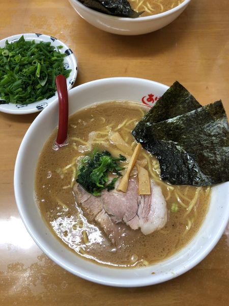 「ラーメン(大盛り)」@横浜ラーメン あばん 上尾西口駅前店の写真