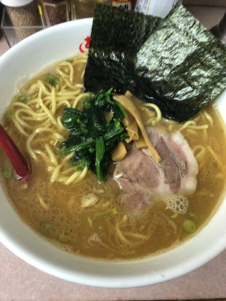 「ラーメン(大盛り)」@横浜ラーメン あばん 上尾西口駅前店の写真