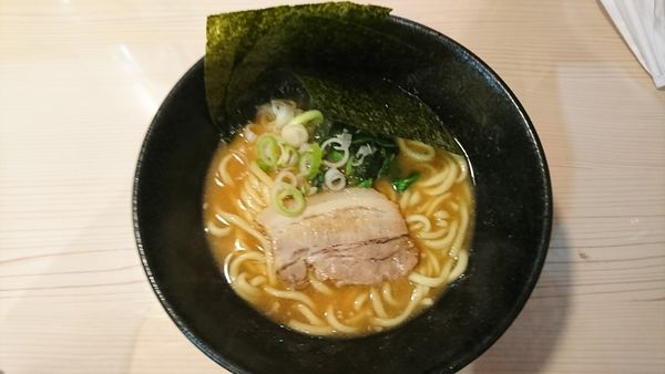 「とんこつ醤油ラーメン」@横浜家系ラーメン 梅田家の写真