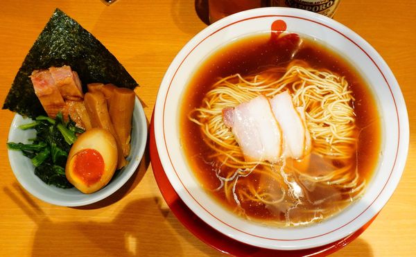 「特製中華そば＋ビール」@中華そば はし本の写真