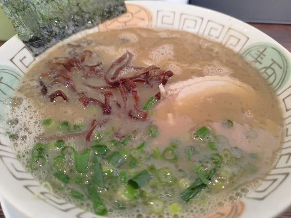 「らーめん（850円）＋生にんにく（50円）＋替玉（160円）」@博多長浜らーめん 楓神の写真