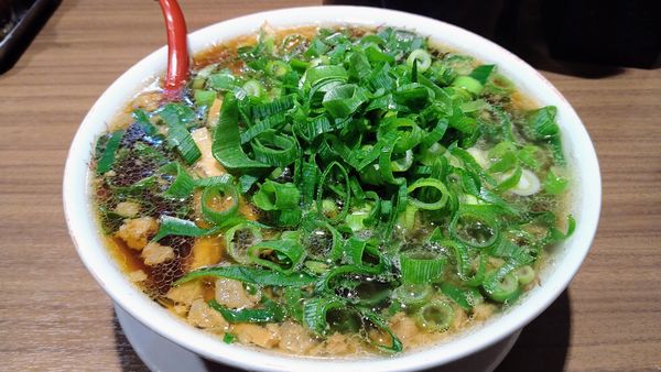 「中華そば(味濃いめ・麺硬め)＋ネギ増し」@麺や 太華 横浜橋店の写真