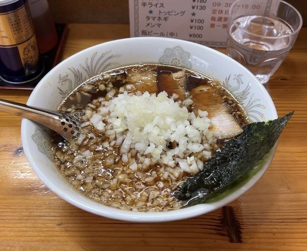 「醤油ラーメン タマネギ」@かどやの写真