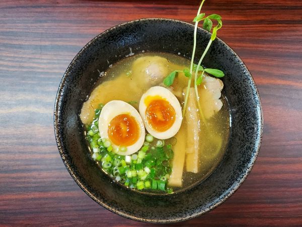 「汐○謹製 塩ラーメン+味玉」@塩ラーメン専門店 汐〇の写真