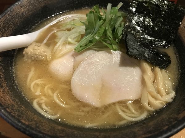 「濃厚鶏骨醤油そば」@濃厚鶏そば 麺屋武一 新橋本店の写真