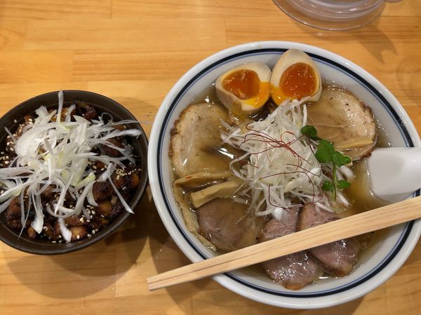 「熟成くろおび拉麺塩1200+チャーシュー350+チャーシュー丼4」@利尻昆布ラーメン くろおび 六本木店の写真