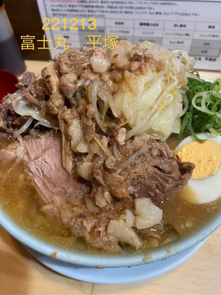 「味噌ラーメン少なめ＋限定ほぐし豚　サ生玉子1100＋」@ラーメン富士丸 平塚店の写真
