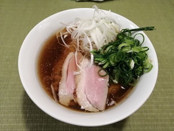 「鴨らーめん　　850円　　深谷ネギ、九条ネギ」@らーめん 鴨and葱の写真