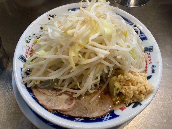 「塩らーめん　野菜多め・ニンニク780円」@ラーメン大 下高井戸店の写真