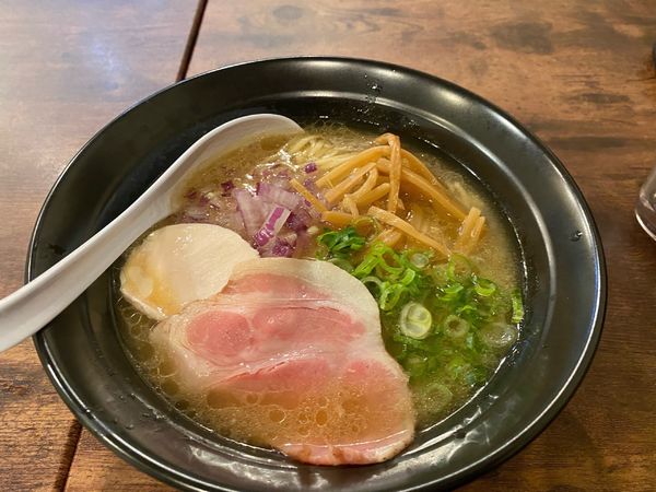 「濃厚牛骨そば　醤油　貝しぐれ煮ごはん」@貝と牛の中華そば うみ虎の写真
