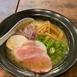 濃厚牛骨そば　醤油　貝しぐれ煮ごはん