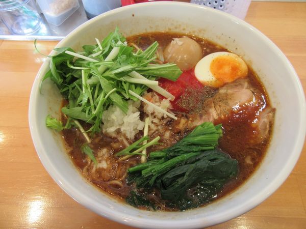 「とんこつトマト（７８０円）＋味玉１００円＋ほうれん草１００円」@ラーメン 5Wの写真