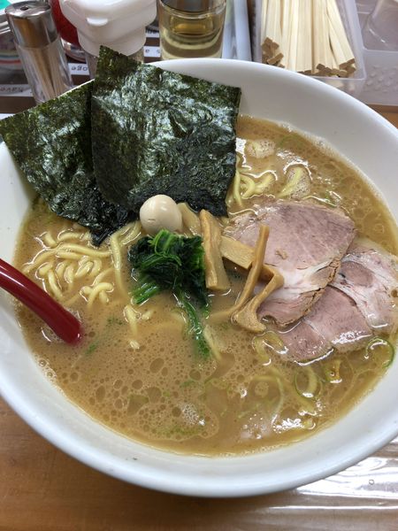 「ラーメン(大盛り)」@横浜ラーメン あばん 上尾西口駅前店の写真
