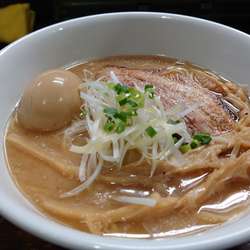 塩豚骨味玉ラーメン　カタメ
