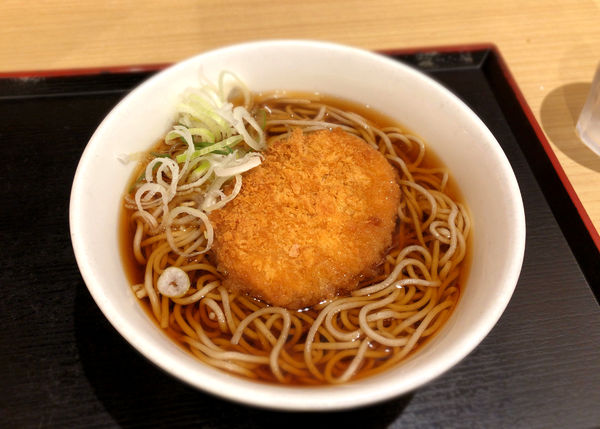 「コロッケそば(480円)」@いろり庵きらく 大森店の写真