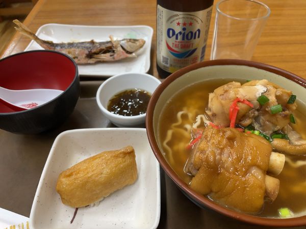 「テビチそばとグルクン唐揚げ」@花笠食堂の写真