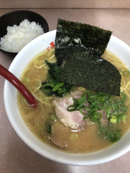 「ラーメン(大盛り)」@横浜ラーメン あばん 上尾西口駅前店の写真