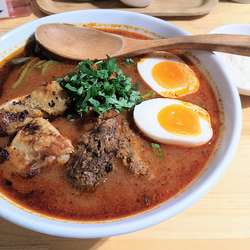 スペシャルチリトマラーメン(辛さ３)+チーズ(クーポン)