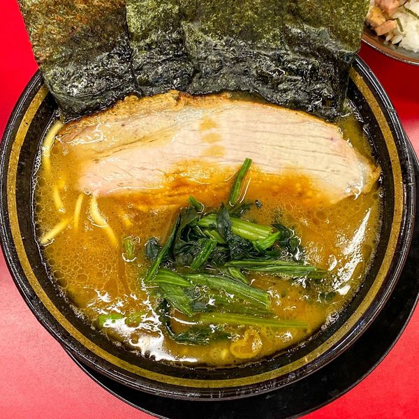 「ラーメン ¥750 チャーシューまぶし ¥0」@家系ラーメン王道家直伝 との丸家 松飛台店の写真