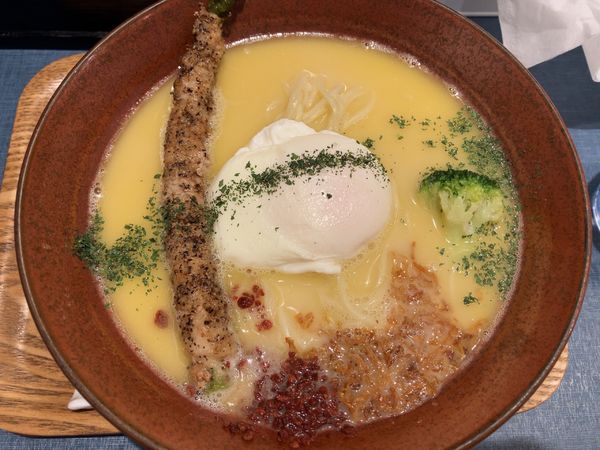 「白　鶏白湯そば（大）890円」@麺巧 潮の写真