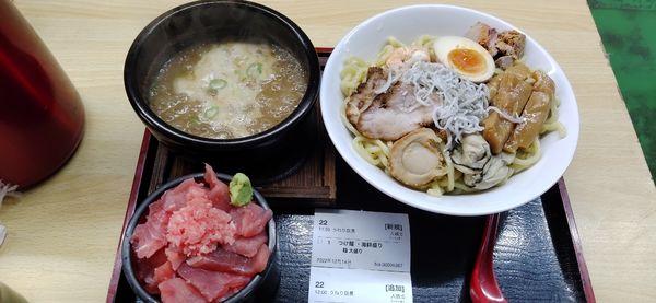 「魚介つけ麺海鮮盛り（大盛）、まぐろの中落ち丼」@魚介つけ麺 うねりの写真