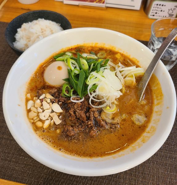 「もち豚肉味噌担々麺+味玉+白ご飯」@生粋 花のれんの写真