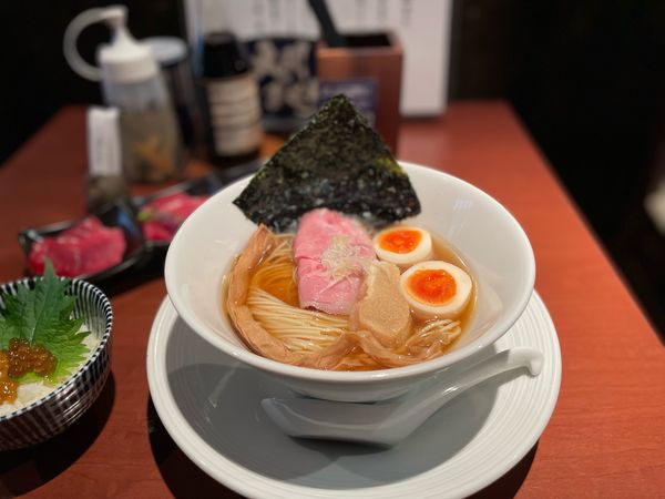 「津軽煮干し中華蕎麦（味玉入り）¥900」@酒肴場 屯の写真