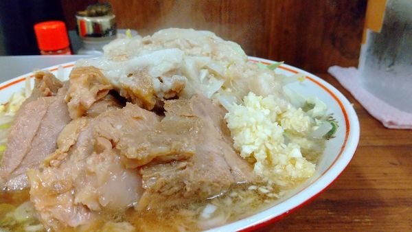 「#小ブタ #850円 #ネギ #100円 #麺少なめ #ヤサイニ」@ラーメン二郎 品川店の写真