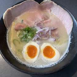 濃厚鶏白湯ラーメン913円+半熟味玉子132円