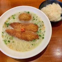 水炊きラーメン＋鶏だし炊き込み御飯＋フレンチ地玉子の味玉