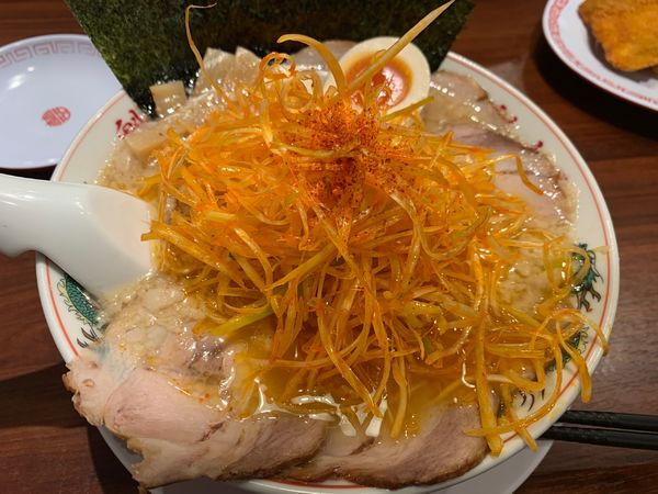 「こく旨全部のせラーメン辛ねぎトッピング」@ラーメン魁力屋 取手店の写真