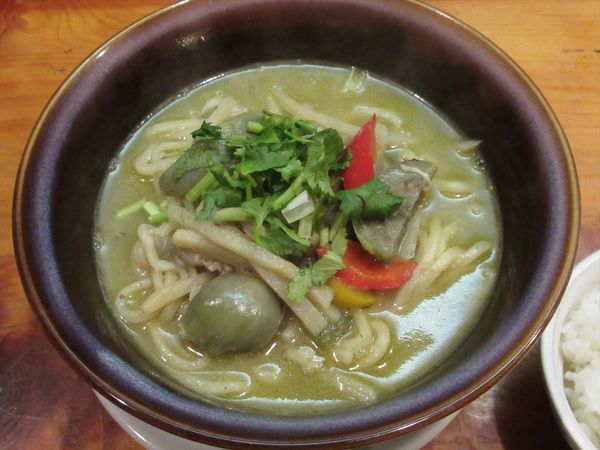 「グリーンカレーラーメン（880円）」@タイ料理 舞の写真