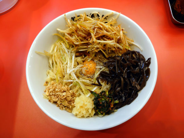 「釜玉中華そば(大)+クーポン辛ネギ」@釜玉中華そば ナポレオン軒 京急蒲田店の写真