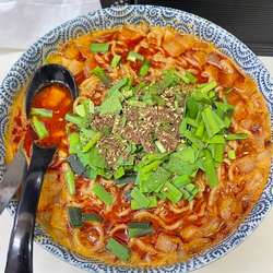 勝浦タンタン麺