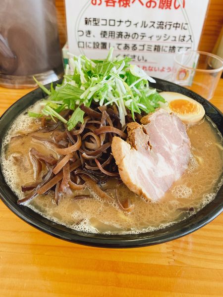 「塩豚骨ラーメン　キクラゲトッピング」@豚骨ラーメン 新井商店の写真
