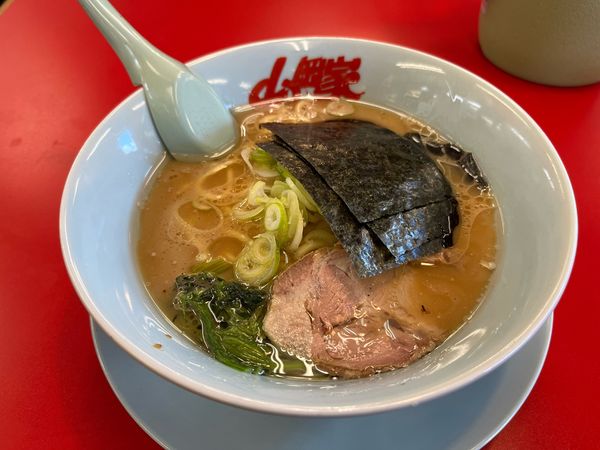 「醤油ラーメンAセット790円」@ラーメン山岡家 四日市塩浜店の写真