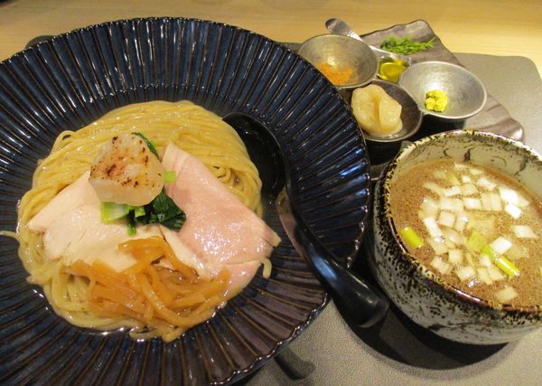 「帆立の昆布水つけ麺　黒＜醤油＞　1100円」@Tokyo Style Noodle ほたて日和の写真