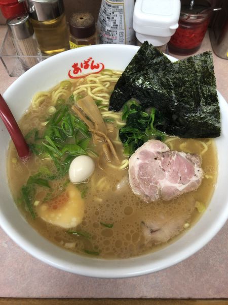 「ラーメン(大盛り)」@横浜ラーメン あばん 上尾西口駅前店の写真