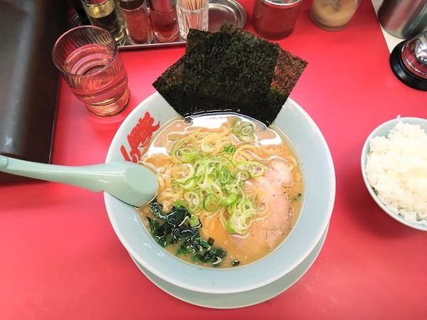 「醤油ラーメン 690円」@ラーメン山岡家 青森東店の写真