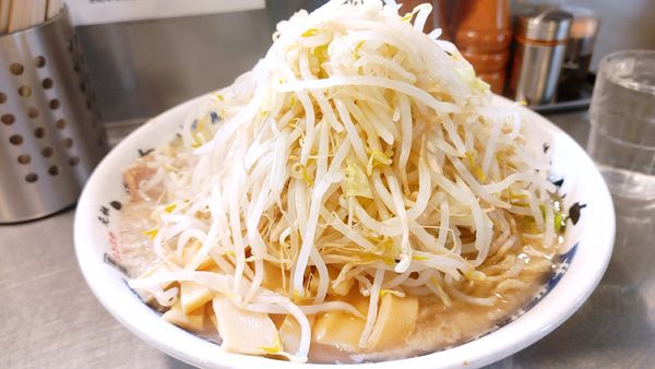 「塩らーめん・大盛・メンマ(野菜多め味濃いめ)￥1,080」@らーめん大 蒲田店の写真